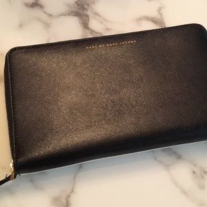 Marc by Marc Jacobs Patent Leather Wallet clutch
